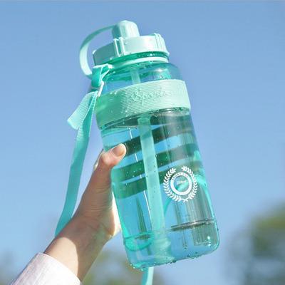 China 2000ML Viable Outdoor Sports Fitness 1l Water Bottle BPA Free Water Jug With Time Marker Plastic Motivational Large Water Bottle for sale