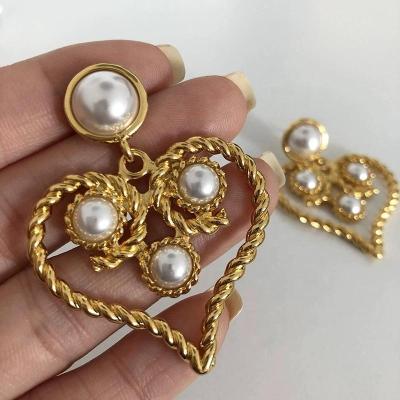 China 2022 Vintage Heart Fashionable Fine Dangle Earring Women Jewelry Dangle Luxury Accessories For Teenagers With Pearl for sale