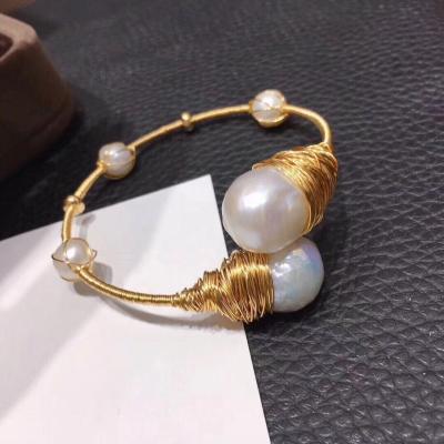 China Graceful Hawaiian Jewelry 14k Gold Hawaiian Pearl Jewelry 14k Gold Baroque Large Haiyang Pearl Bangle Cuff for sale