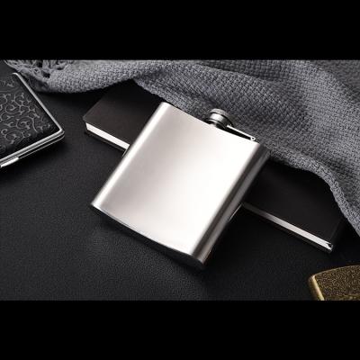 China Customized Traditional Portable Travel Stainless Steel Liquor Whiskey Liquor Pocket Wine Jug for sale