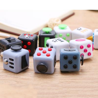 China Anti-Stress Shaky Person Cube Decompression Toy Six Sided Squeezing Plastic Dies Relieves Worry Stress Toy Resistance Anxiety Magic Infinite Ant for sale