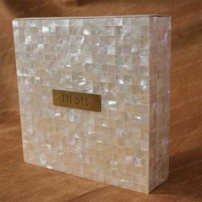 China Luxury Wholesale White Lip Engagement Gift Jewelry Necklace Storage Boxes Pearlescent Jewelry Packaging for sale