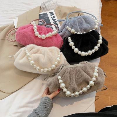 China Fashion Winter Designer Large Capacity Pink Pearl Handle Handbag Dumpling Cloud Bags Fur Women Cross - Body Bag for sale