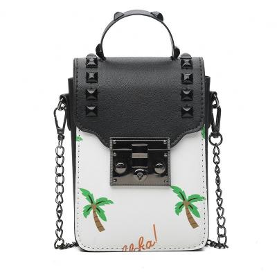 China 2021 New Fashion Design Ins. Jelly Mobile Phone Pouch Cute Clear Lady Small Shoulder Bag With Buckle for sale