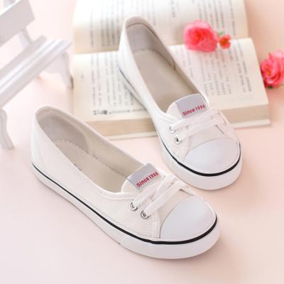 China Beautiful Floral Printed Women Breathable Casual Shoes Canvas Shoes Rubber Lace Up for sale