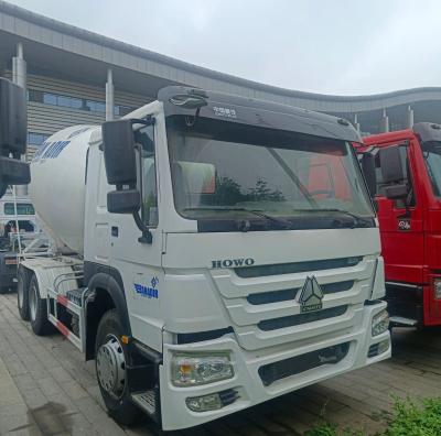 China Sinotruk Chassis HOWO 12m3 Zelfbetonmengtruck Ideaal voor bouwmachines Te koop