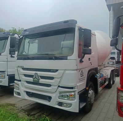 China 12m3 Betonmengtruck met Sinotruk-chassis en banden Dieselbrandstof Euro 3-emissienorm Te koop