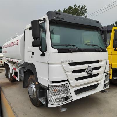 China Sinotruk Chassis 20tons Gebraucht HOWO 6X4 Wasserlieferwagen Wasserbehälter Lkw mit Reifen zu verkaufen