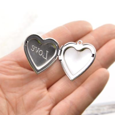 China Hot Selling Stainless Steel Can Put Photo Box Necklace Heart Shaped Cutout Pendant Necklace Stainless Steel Sweater Chain for sale