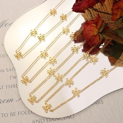 China Simple Vintage Small Daisy Flower Pendant Necklace 18k Gold Plated Stainless Steel Daisy Flower Necklace for sale