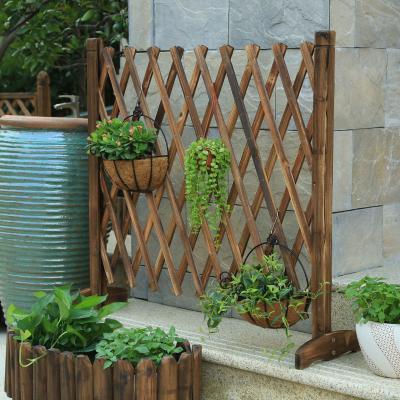 China Easily Assembled Portable Wooden Garden Gate Cedar Wood Expending Room Divider Panel Screen Dog Gate Child Safety for sale