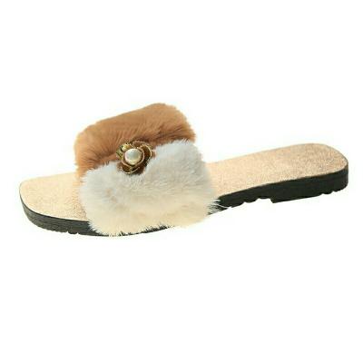 China Fashion trend 2020 autumn fashion home fur slippers for women plush summer furry slippers women's slips for sale