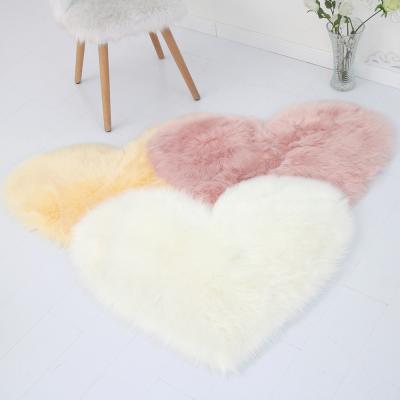 China Factory Customized Washable Heart Shaped Plush Area Rugs Soft Kids Bedroom Living Room Artificial Wool Fluffy Carpet for sale