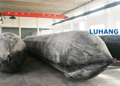 China Longitud de goma marina 10m del saco hinchable del buque hasta la nave negra de los 20m que tira de los sacos hinchables en venta