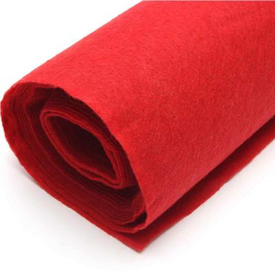 China Stain Resistant Hot Sale Show Nonwoven Event Carpet Green Custom Wedding Red Carpet for sale