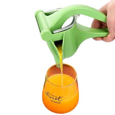 China Best Quality Citrus Lemon Lime Squeezer Sustainable Plastic Orange Green Fruit Squeezer Manual Squeezer for sale