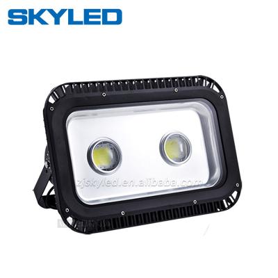 China Sports Stadiums LED Flood Light, IP65 100W 2pcs Black Outdoor Waterproof COB LED Warm White Floodlight for Parking Lot, Playground for sale