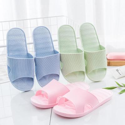 China Anti-slippery Couple Indoor Soft Bottom Home Bathroom Summer Slippers Household Anti-skid Plastic Slippers for sale