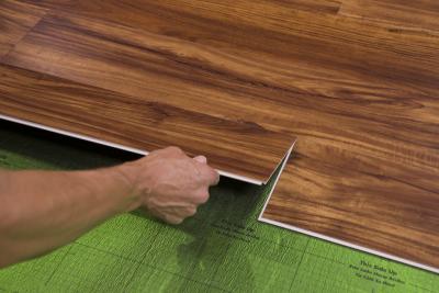 Chine Carrelages en plastique de 5mm SPC du plancher 4mm SPC de plancher imperméable de clic à vendre