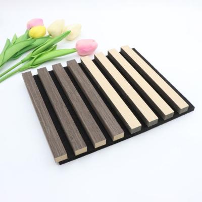 China Tablero estriado acústico del panel del grano de madera insonoro para la decoración interior en venta