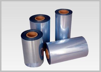 Chine PVC 45mic réunit le film de rétrécissement de la chaleur Rolls pour les douilles rétrécissables de bouteille à vendre