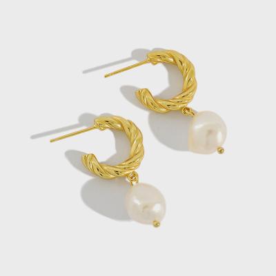 China Environmental Friendly Fashion In Stock 925 Sterling Silver 18K Gold Plated Custom Baroque Freshwater Vermeil Pearl Twist Drop Earrings for sale