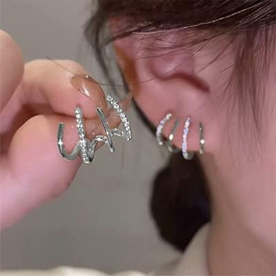 China Fashionable and Luxurious Women's CLASSIC Claw Shaped Earrings 925 Sterling Silver Exquisite Minimalist Earrings for sale