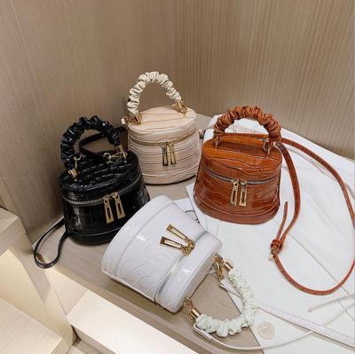 China 2020 Autumn Fashion Pu Leather New Handbag For Women Alligator Mini Cute Bucket Purse Girls for sale