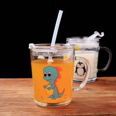 China Kids Cartoon Printing 400ml Kids Drinking Glass Milk Tempered Glass Snoopy Measuring Cup With Straws With Handle With Lid for sale