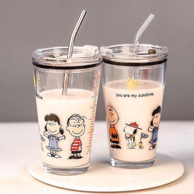 China Popular 450ml Kids Straw Kids Snoopy Cup With Graduated Milk Cup Kids Measuring Juice Cup With Lid for sale