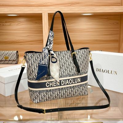 China Fashion 8018 Factory Wholesale Large Capacity Bags Women Handbag Fashion Purses Luxury Ladies Bag For Women Tote Bag for sale