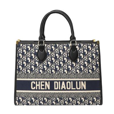 China Fashion 8059-1 Cheap And Fine Cowhide Embroidery Female Bag Trending Woman Purse And Wholesale Handbags for sale