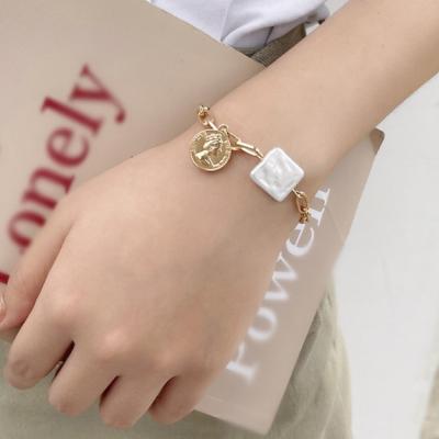 China FASHIONABLE wholesale various girls dressing popular minimalist trendy 2023 fashion gold cube bracelet for sale