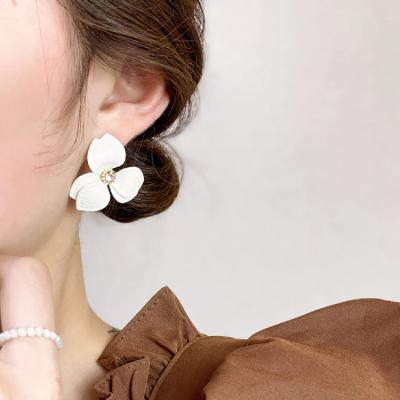 China FASHIONABLE box custom hot sale unique design various new styles stock floral earrings fashion for girls for sale