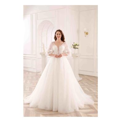 China WT4284 Breathable Custom Wholesale Temperament Wedding Dress Tulle Lace Applique Design V Neck Wedding Dress for sale