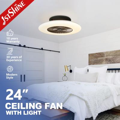 China Flush Mount 24 inch slaapkamer plafond ventilator licht omkeerbare AC motor Te koop