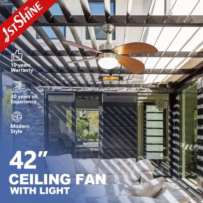 Cina 110-240V/50Hz-60Hz Input Voltage LED Outdoor Ceiling Fan con 3 velocità e rating IP42 in vendita