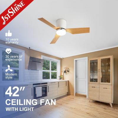 China Luz de ventilador de techo LED personalizada para el diseño de montaje de flujo de 42 pulgadas de estilo nórdico moderno en venta