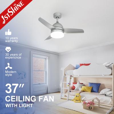 China Small Room Metal LED Ceiling Fan with 3/5 Speeds and Easy Clean Design at Affordable for sale