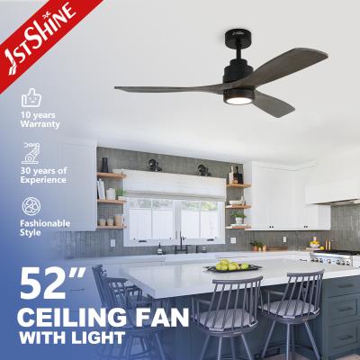 Cina Ventilatore di soffitto a LED decorativo da 52 pollici con luce e controllo a bassa velocità in vendita