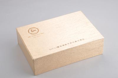 Chine Boîtes cosmétiques de carton d'or de forces de défense principale recyclables avec l'impression de logo à vendre