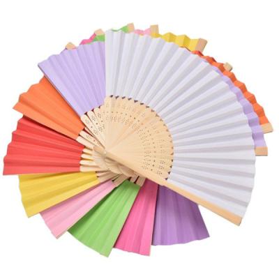 中国 Bamboo多色刷りのPaper Folding Hand Fans Manual Plain Forの結婚式 販売のため