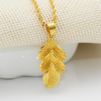 China Lead Free 18K Gold Plated Leaf Pendant Necklace Lover Couple Necklace for sale