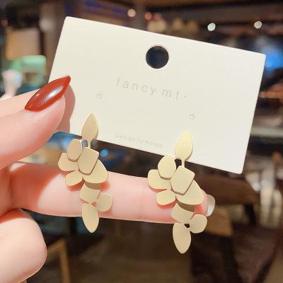 China 2021 TRENDY Femininity Fashion Irregular Flower S925 Silver Trendy Dangle Drop Earrings Wholesale Hang Earring Women Jewelry for sale