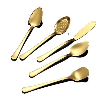 China Viable European Western Style Cutlery Gold Portugese 304 Stainless Steel Cutlery And Spoon Set for sale