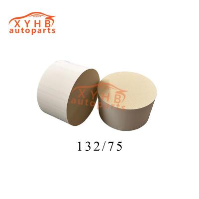 China Portaaviones de cerámica Anisotrópica de alta calidad Elemento de filtro catalítico de tres vías Euro 1-5 Modelo 132 X 75 en venta