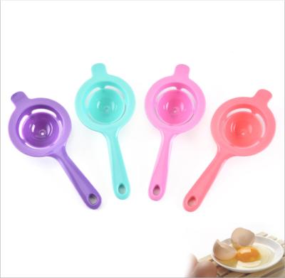 China Disposable Plastic Egg Yolk Separator Egg White Separator Egg Accessories Kitchen Liquid Separator for sale