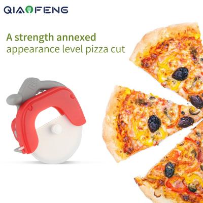 China Durable Cute Stainless Steel Blade Pizza Cutter Wheel With Cover for sale