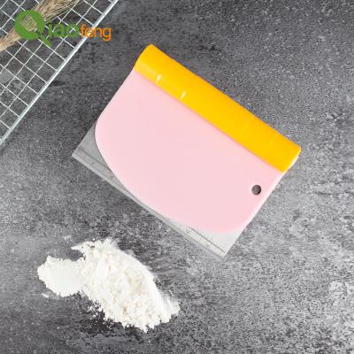 China Disposable Stainless Steel Pastry Scraper With Plastic Handle for sale