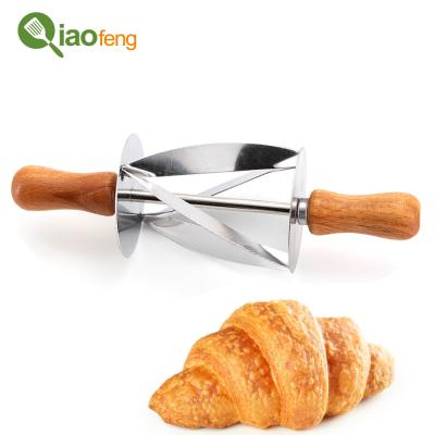 China Disposable Croissant Cutter Stainless Steel Roller Slices Cake Bread Dough Rolling Cutter with Wooden Handle for sale